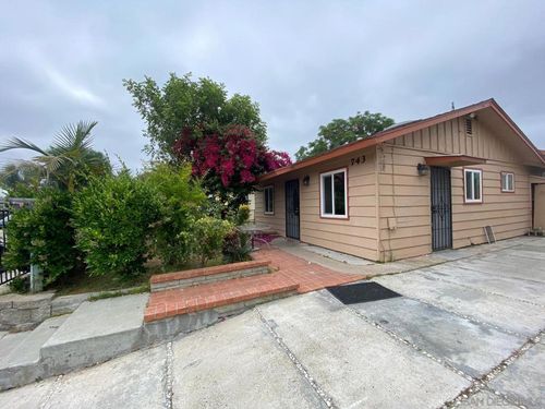 743 Park Pl, Escondido, CA, 92025-1907 | Card Image