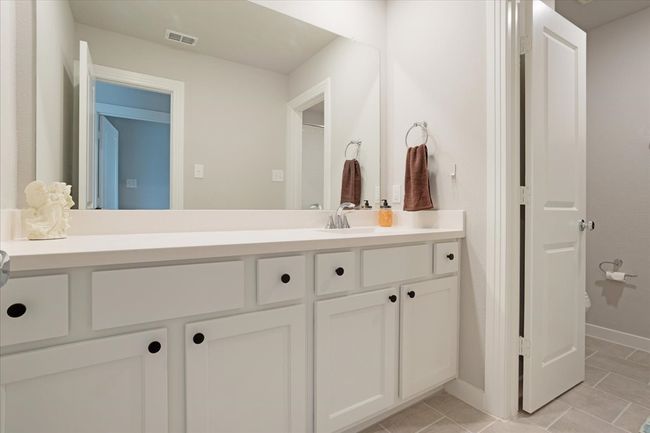 2nd Floor Guest Full Bath | Image 27
