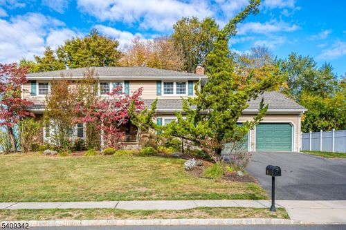 5 Woodmere Rd, North Brunswick, NJ, 08902-1039 | Card Image