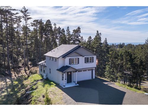 201 Highland Dr Nw, Tillamook, OR, 97141-8294 | Card Image