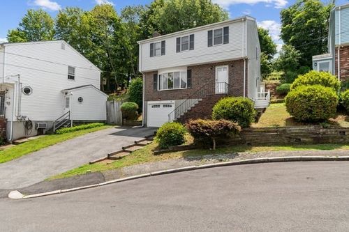 32 Johnson St, Malden, MA, 02148-2971 | Card Image