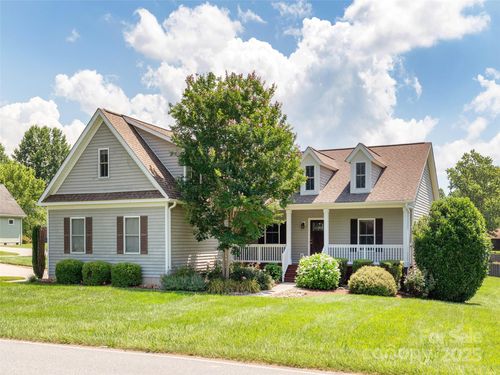16 Hollyhock Ct, Flat Rock, NC, 28731-9733 | Card Image