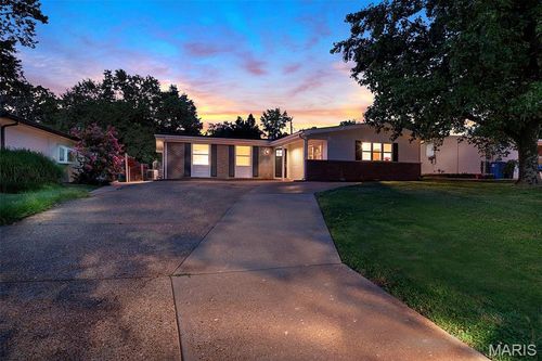 2944 Chevron Drive, St Louis, MO, 63125 | Card Image