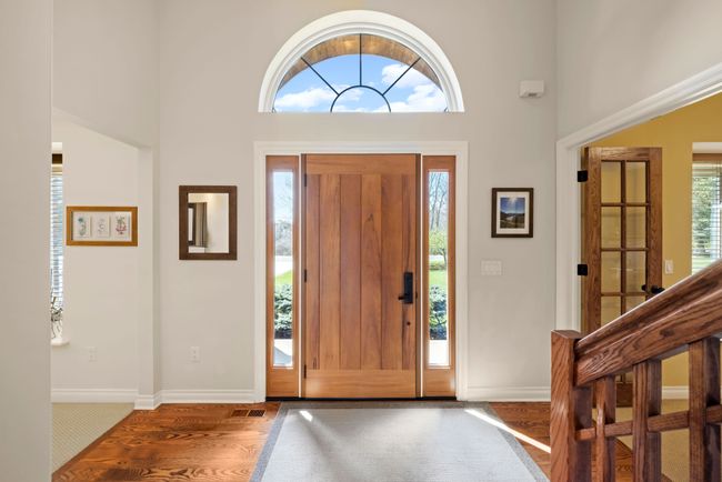 Transom window & sidelights for plenty of sunrays | Image 14