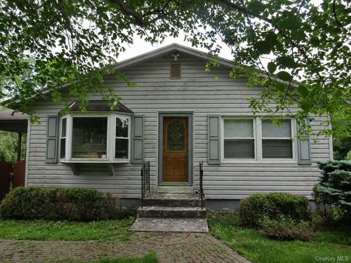 6 Meadow Ave, Washingtonville, NY, 10992-1408 | Card Image