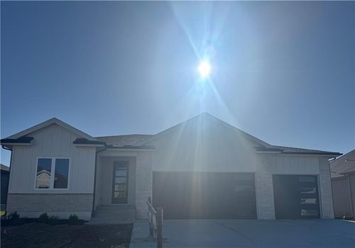 4125 Ne Dearborn Lane, Lee's Summit, MO, 64064 | Card Image