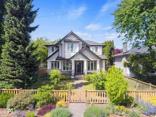 738 E 13th St, North Vancouver, BC, V7L2M7 | Card Image