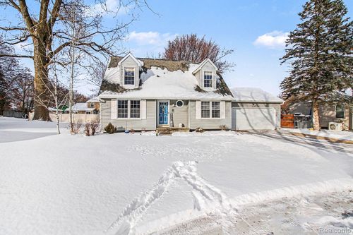 858 Alpine Dr, Brighton, MI, 48116-1748 | Card Image