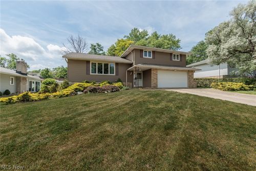 2207 Jacqueline Dr, Parma, OH, 44134-6550 | Card Image