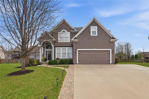 645 N Pine Cir, Gardner, KS, 66030-1809 | Card Image