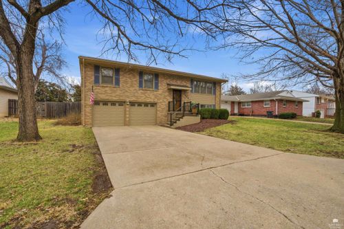 2442 Vaughn Dr, Manhattan, KS, 66502-2636 | Card Image
