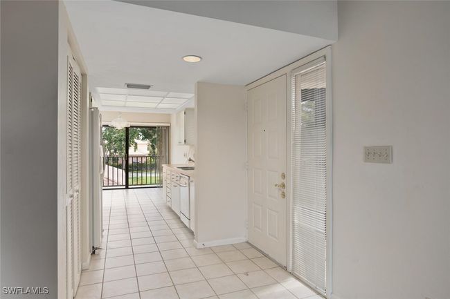 UNIT-203 - 537 Lake Louise Cir, Condo with 2 bedrooms, 2 bathrooms and null parking in NAPLES FL | Image 7