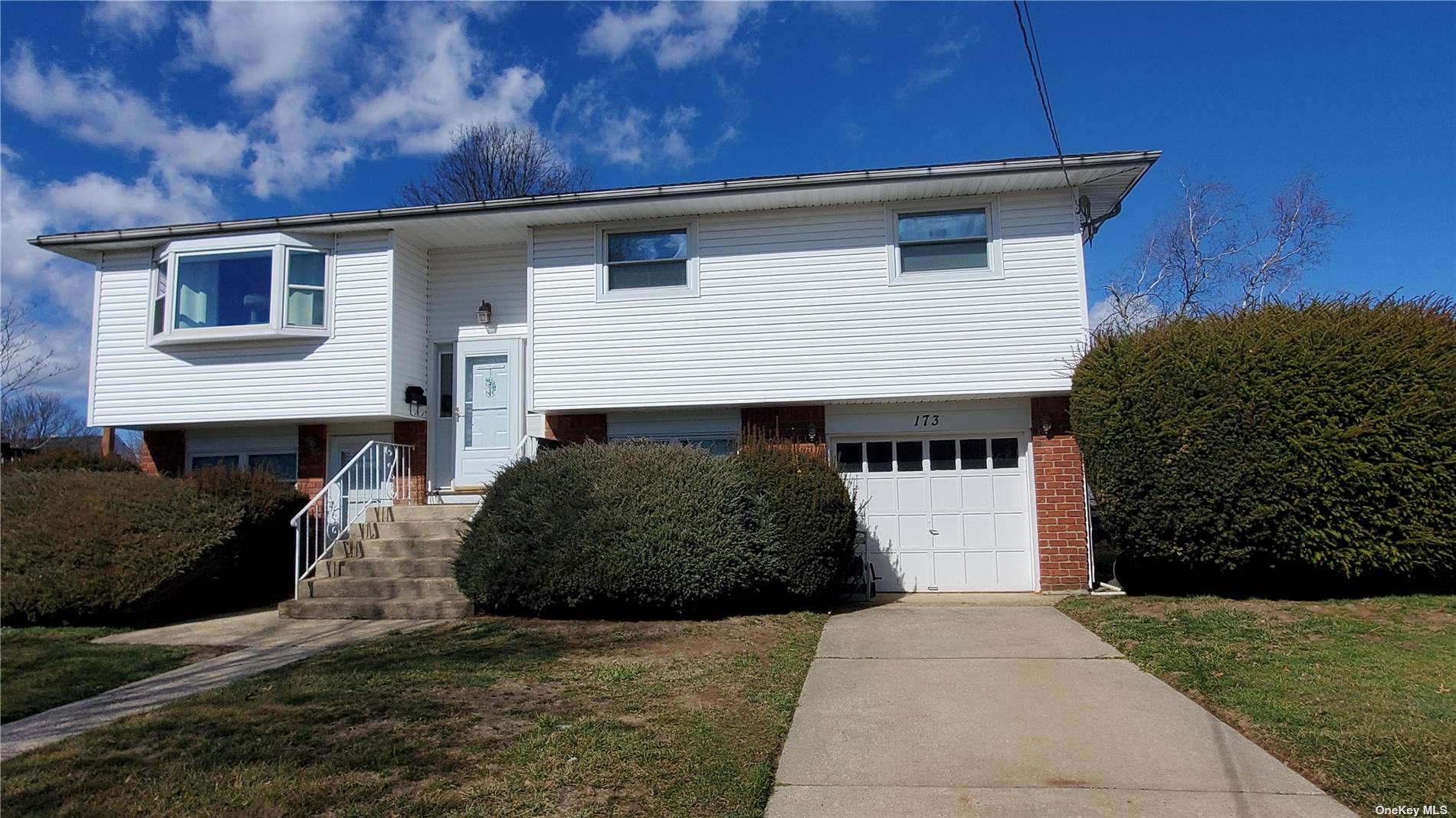 Fallwood Pkwy, Farmingdale, NY 11735