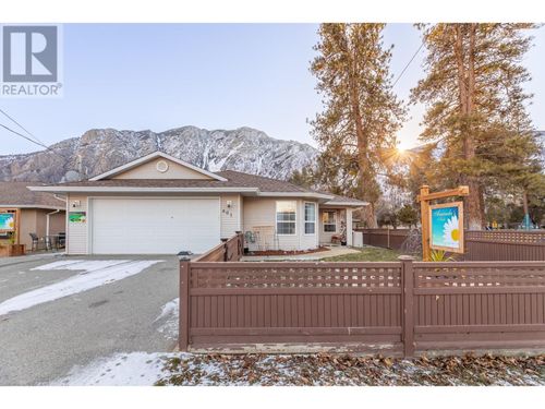 601 12th Ave, Keremeos, BC, V0X1N3 | Card Image