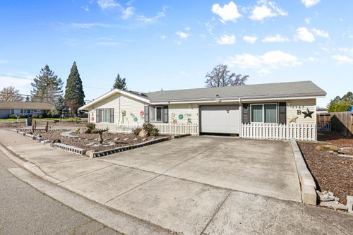 2987 Delta Waters Rd, Medford, OR, 97504-5019 | Card Image