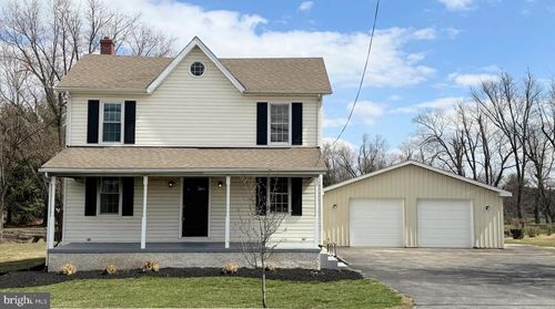 695 Doe Run Rd, COATESVILLE, PA, 19320-4272 | Card Image