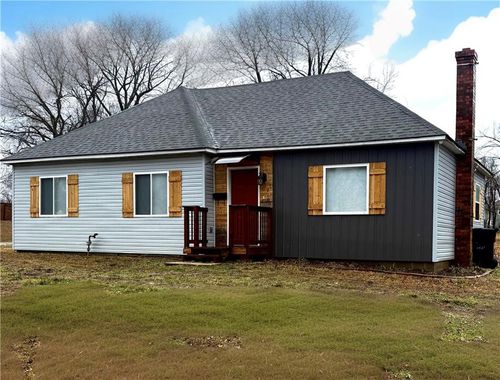 210 W 7th St, Knob Noster, MO, 65336-1160 | Card Image