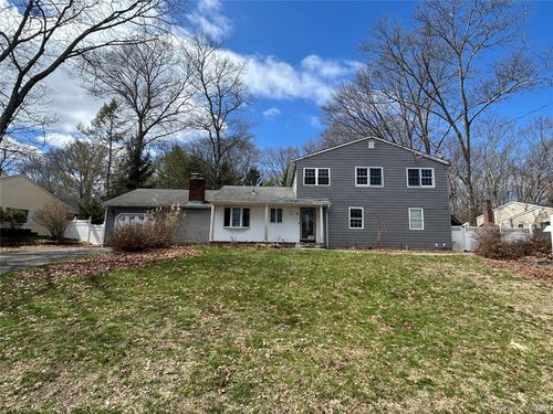 8 Mahogany Rd, Rocky Point, NY, 11778-9220 | Card Image