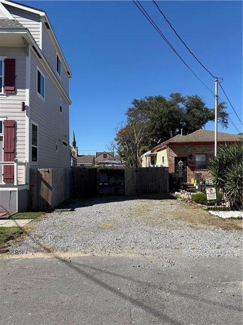 1013 N Derbigny St, New Orleans, LA, 70116-2203 | Card Image