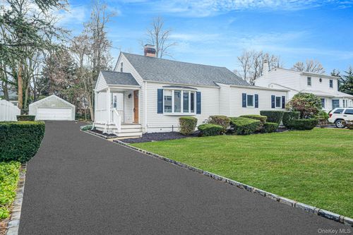 8 Florence Ct, Huntingtn Sta, NY, 11746-7404 | Card Image