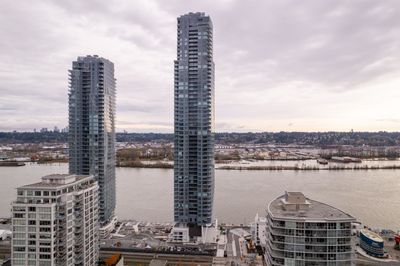 2304 - 680 Quayside Dr, Condo with 2 bedrooms, 2 bathrooms and 1 parking in New Westminster BC | Image 2