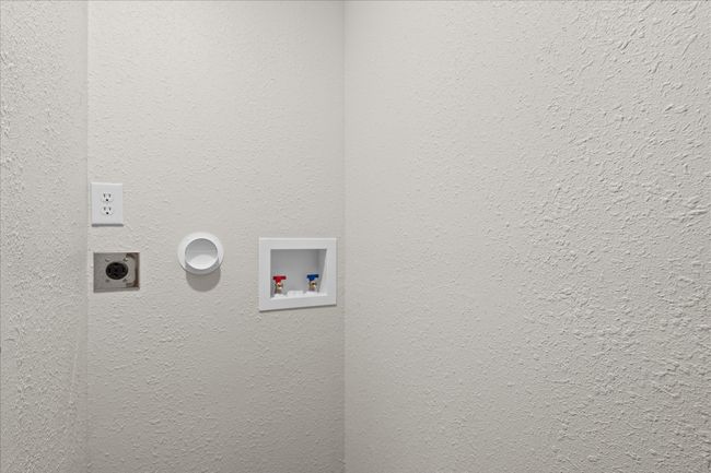 Washroom with hookup for an electric dryer and washer hookup | Image 6