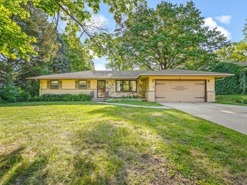 131 Dawn Ave, Rockford, IL, 61107-5005 | Card Image