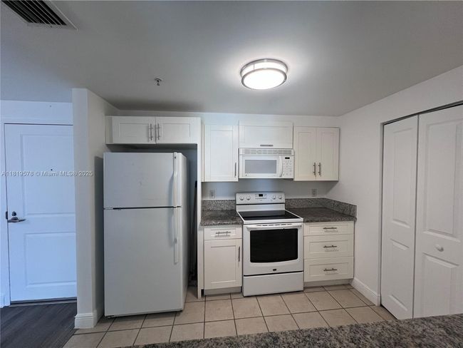 APT-2104 - 1250 S Miami Ave, Condo with 2 bedrooms, 2 bathrooms and null parking in Miami FL | Image 6