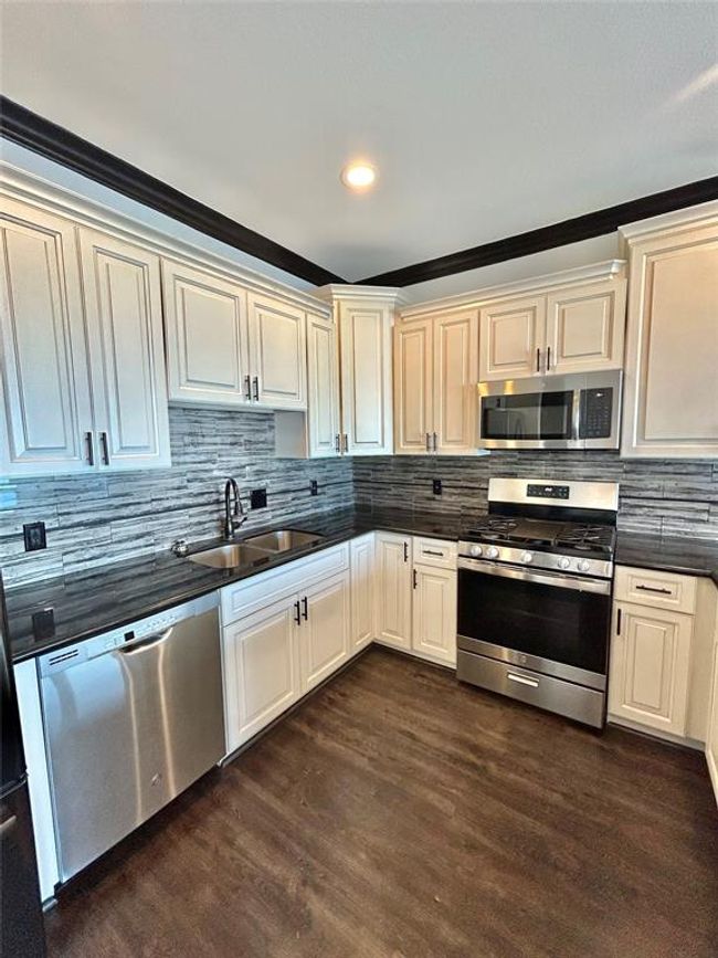 Kitchen | Image 8