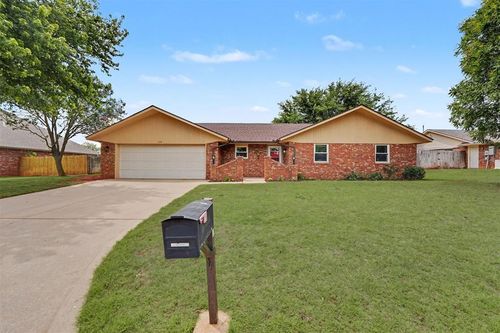 308 Elkview Dr, Elk City, OK, 73644-9740 | Card Image