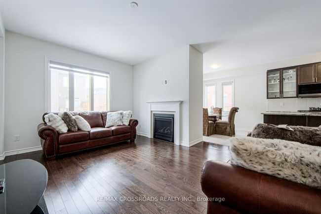 2 Hough Lane, House attached with 3 bedrooms, 3 bathrooms and 1 parking in Ajax ON | Image 7