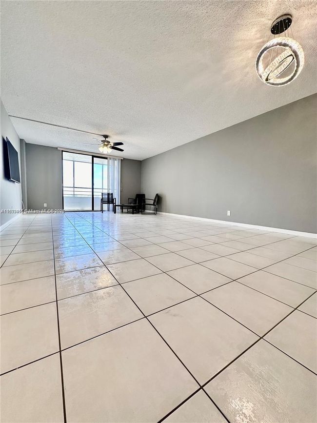 APT-1215 - 2500 Parkview Dr, Condo with 2 bedrooms, 2 bathrooms and null parking in Hallandale Beach FL | Image 13