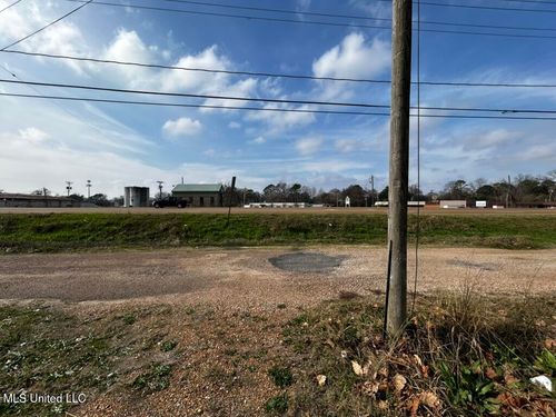 1648 Carson Dr, Yazoo City, MS, 39194-2701 | Card Image