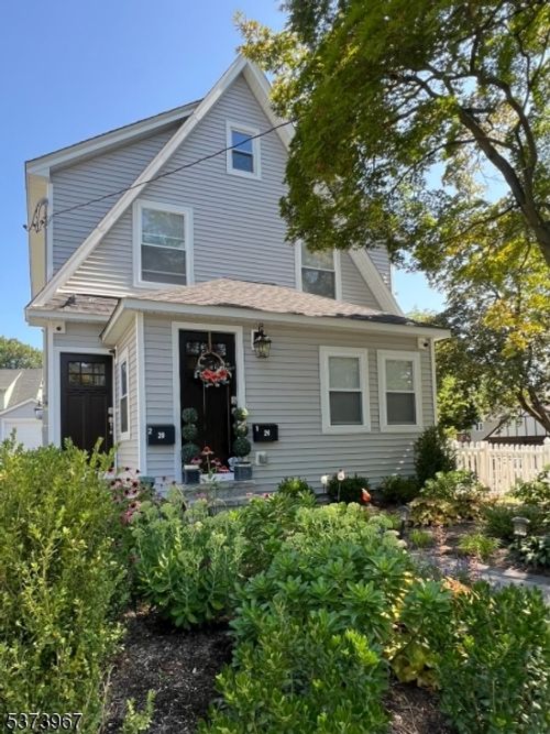 20 Van Dyke Pl, Summit, NJ, 07901-3829 | Card Image
