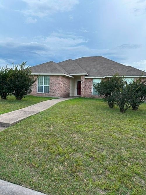201 Wildcat Dr, Lacy Lakeview, TX, 76705-6184 | Card Image