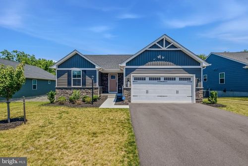 566 Makers Way, MARTINSBURG, WV, 25405-4321 | Card Image