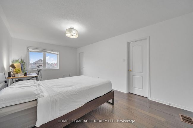 93 Crystal Glen Cres, House attached with 4 bedrooms, 4 bathrooms and 2 parking in Brampton ON | Image 28