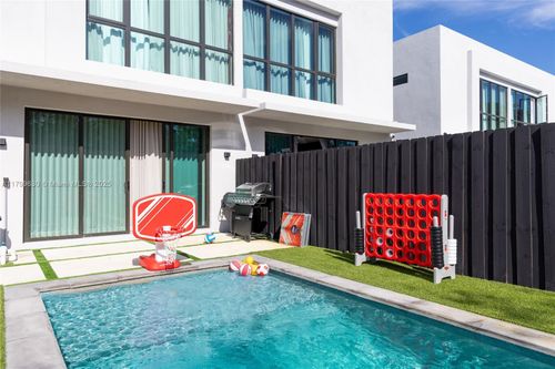 416-416 Nw 52nd St, Miami, FL, 33127-1940 | Card Image