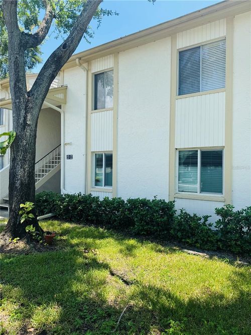 106 Pine Ct, OLDSMAR, FL, 34677-2112 | Card Image