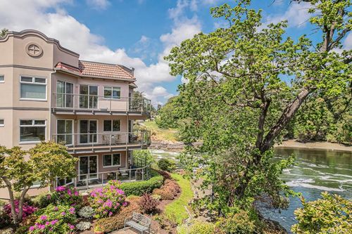 104-1085 Tillicum Rd, Esquimalt, BC, V9A7M3 | Card Image