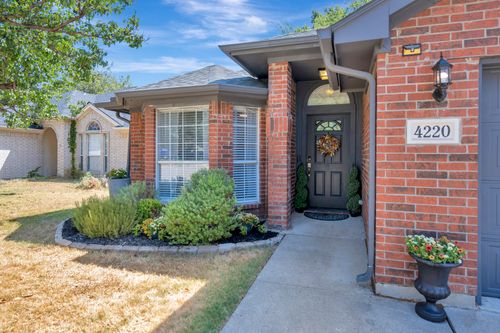 4220 Maryanne Pl, Haltom City, TX, 76137-2646 | Card Image