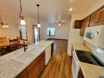 603 Spruce St, House other with 3 bedrooms, 2 bathrooms and null parking in Harrisburg SD | Image 3