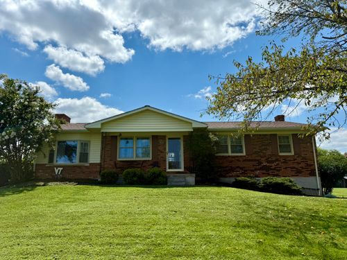 17 3rd St, New Castle, VA, 24127-6041 | Card Image