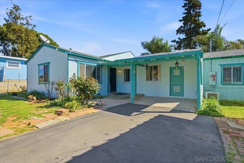 214 Summit Ave, Fallbrook, CA, 92028-2831 | Card Image