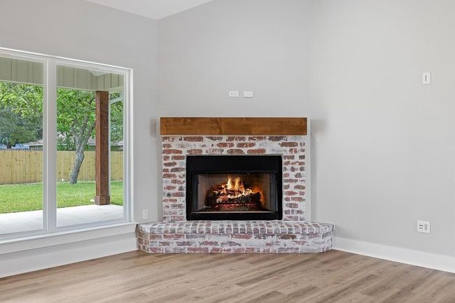 102 Tekla St, House other with 3 bedrooms, 2 bathrooms and 2 parking in Weimar TX | Image 6