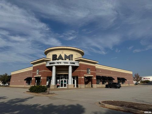 4000 E 53rd St, Davenport, IA, 52807-3033 | Card Image