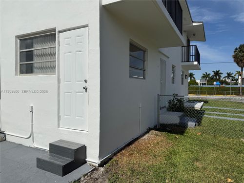 back-3200 Sw 88th Pl, Miami, FL, 33165-4228 | Card Image