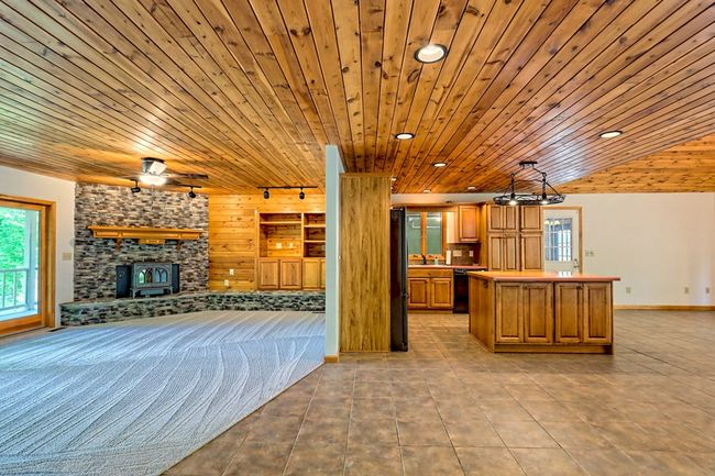 2403 Hidden Valley Rd, Home with 3 bedrooms, 3 bathrooms and 2 parking in Hiawassee GA | Image 15