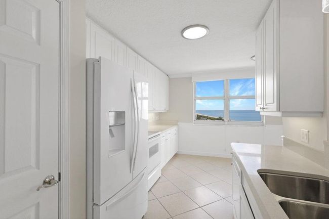 APT-1804 - 5049 N Highway A1a, Condo with 3 bedrooms, 2 bathrooms and null parking in Hutchinson Island FL | Image 8