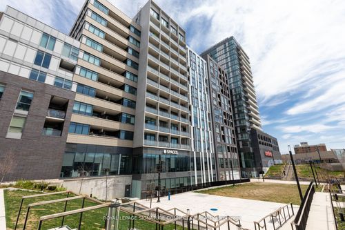 2005-20 Minowan Miikan Lane, Toronto, ON, M6J0E5 | Card Image